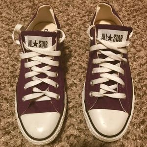 Converse size 8 women’s / Size 6 Men’s low top